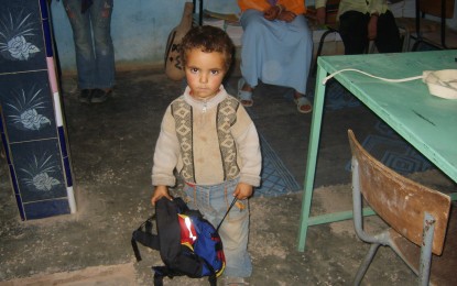 Aide a la scolarisation: Distribution de fournitures scolaires aux enfant de la garderie de Taymat.